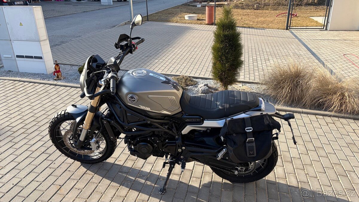 Benelli Leoncino 800 - 3