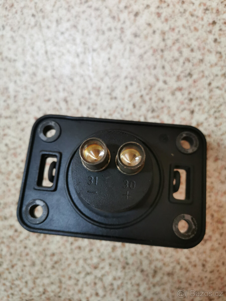 zásuvka 24V - 3