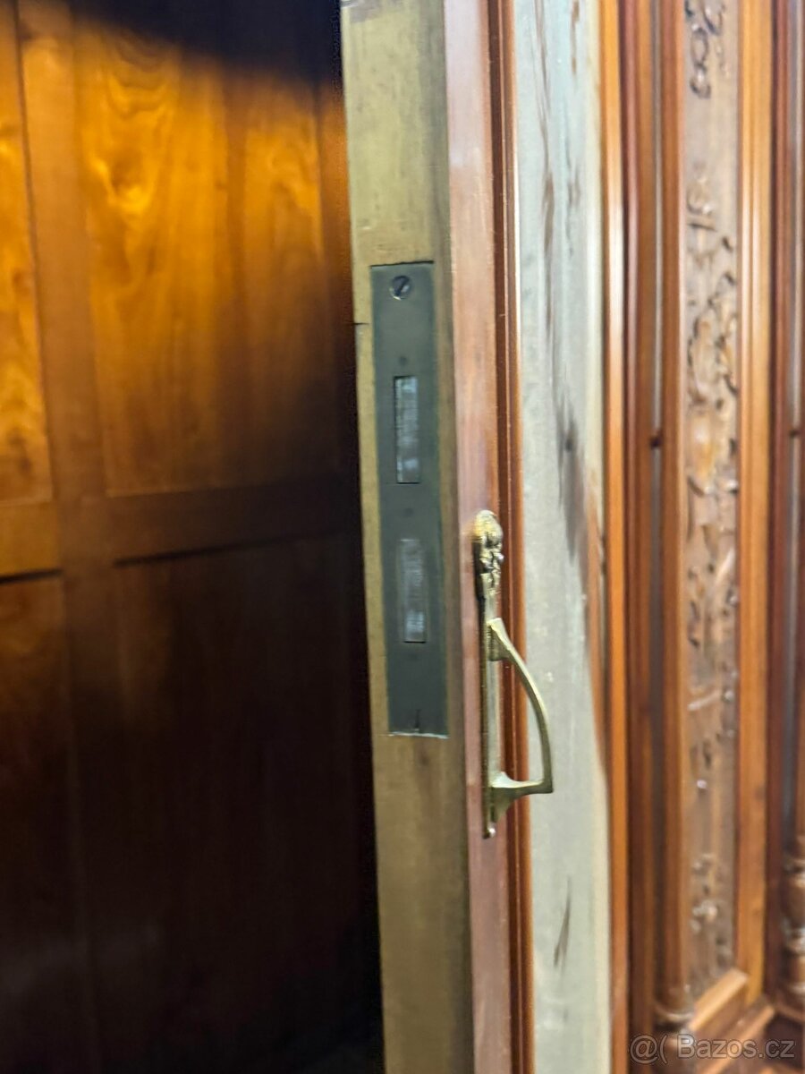 Monumentální šatní skříň (144032) - 3