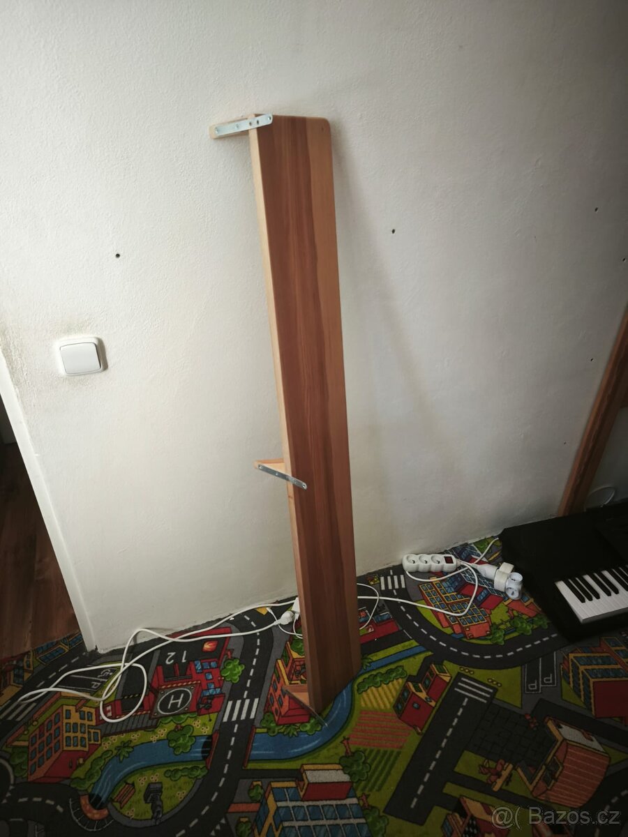 Prodám dřevěnou masivní patrovou postel s hradbami. - 3