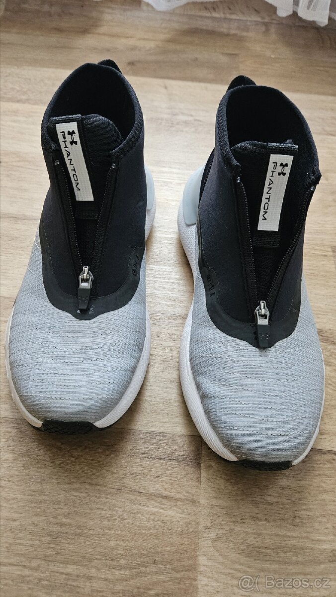 Under Armour UA...Unisexové boty
N - 3