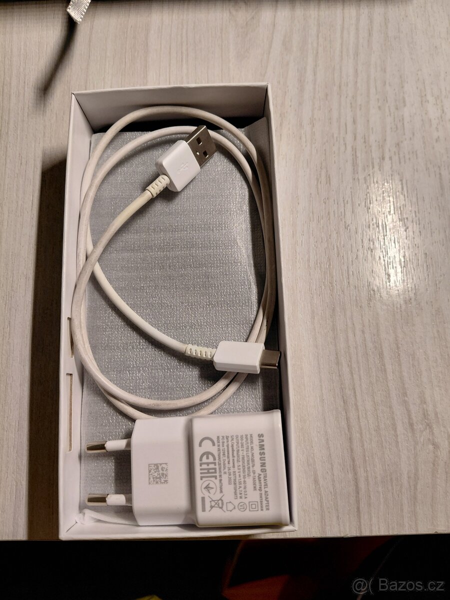 mobilní telefon - 3