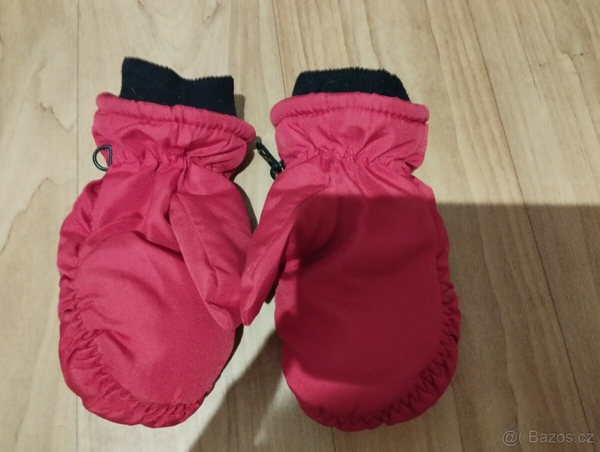 Dětské červené rukavice s krokodýly - 3