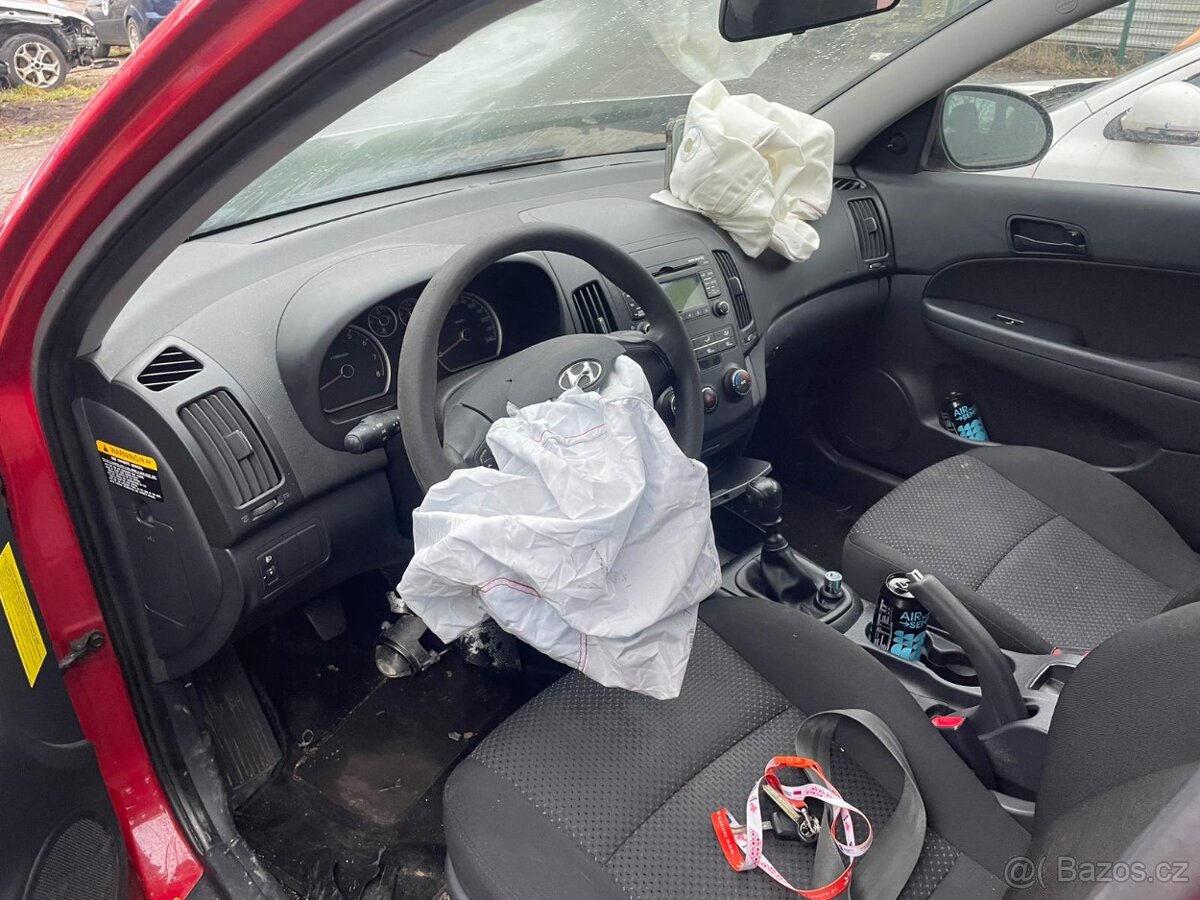 Hyundai i30 , 2010 r.v. 5stupňová, 2WD - 3