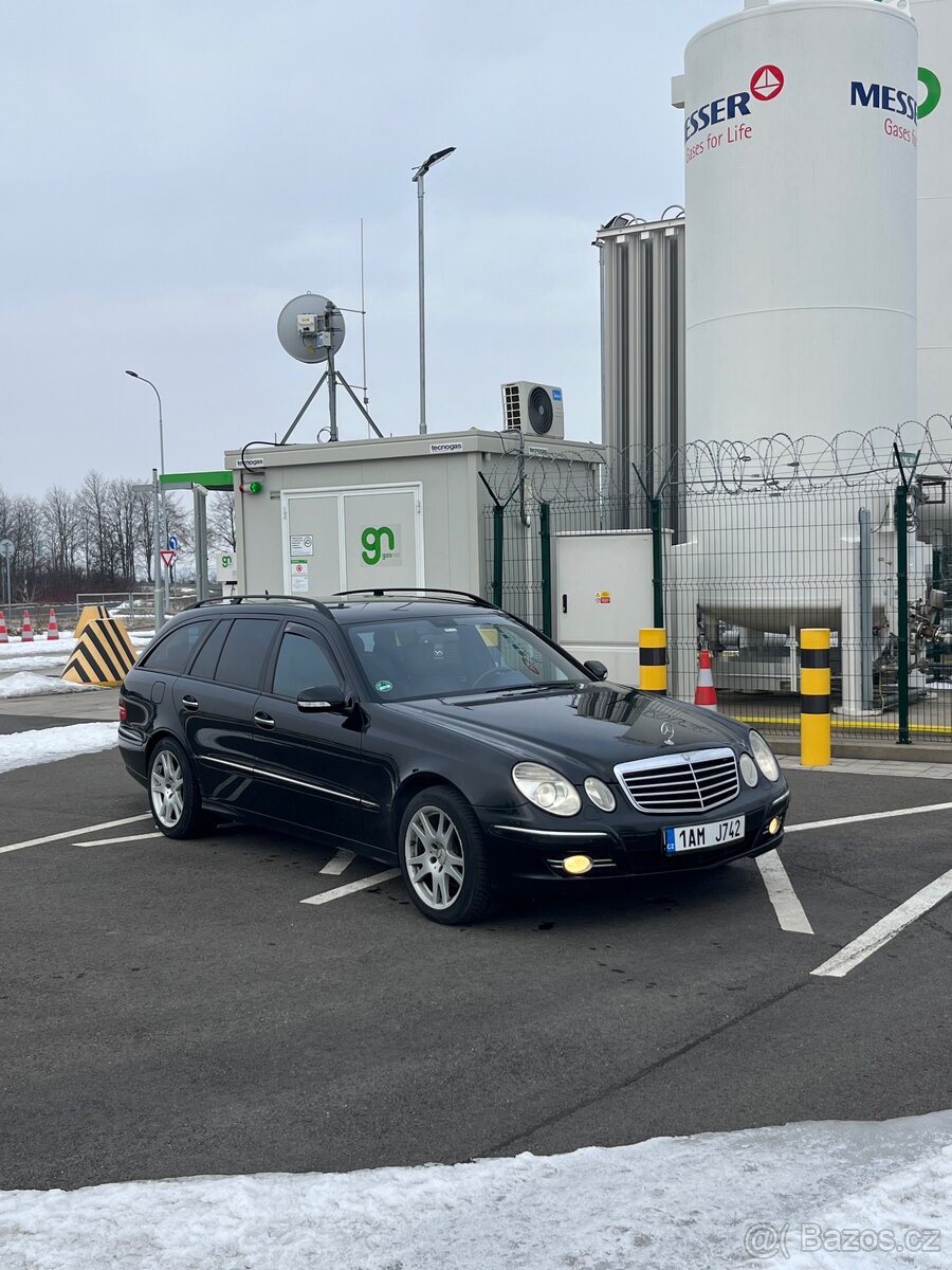 Mercedes E320 - 3