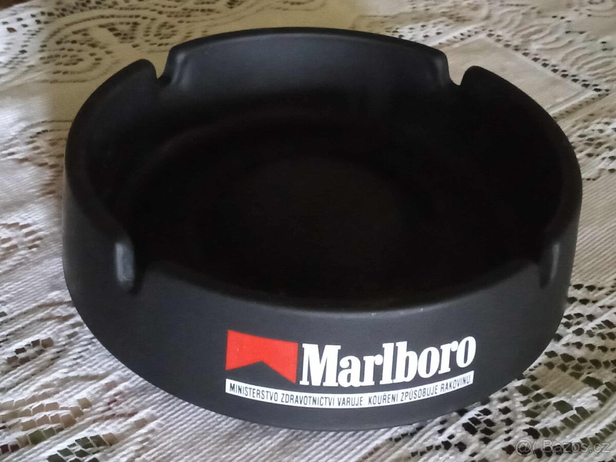 Skleněný popelník Marlboro - 3