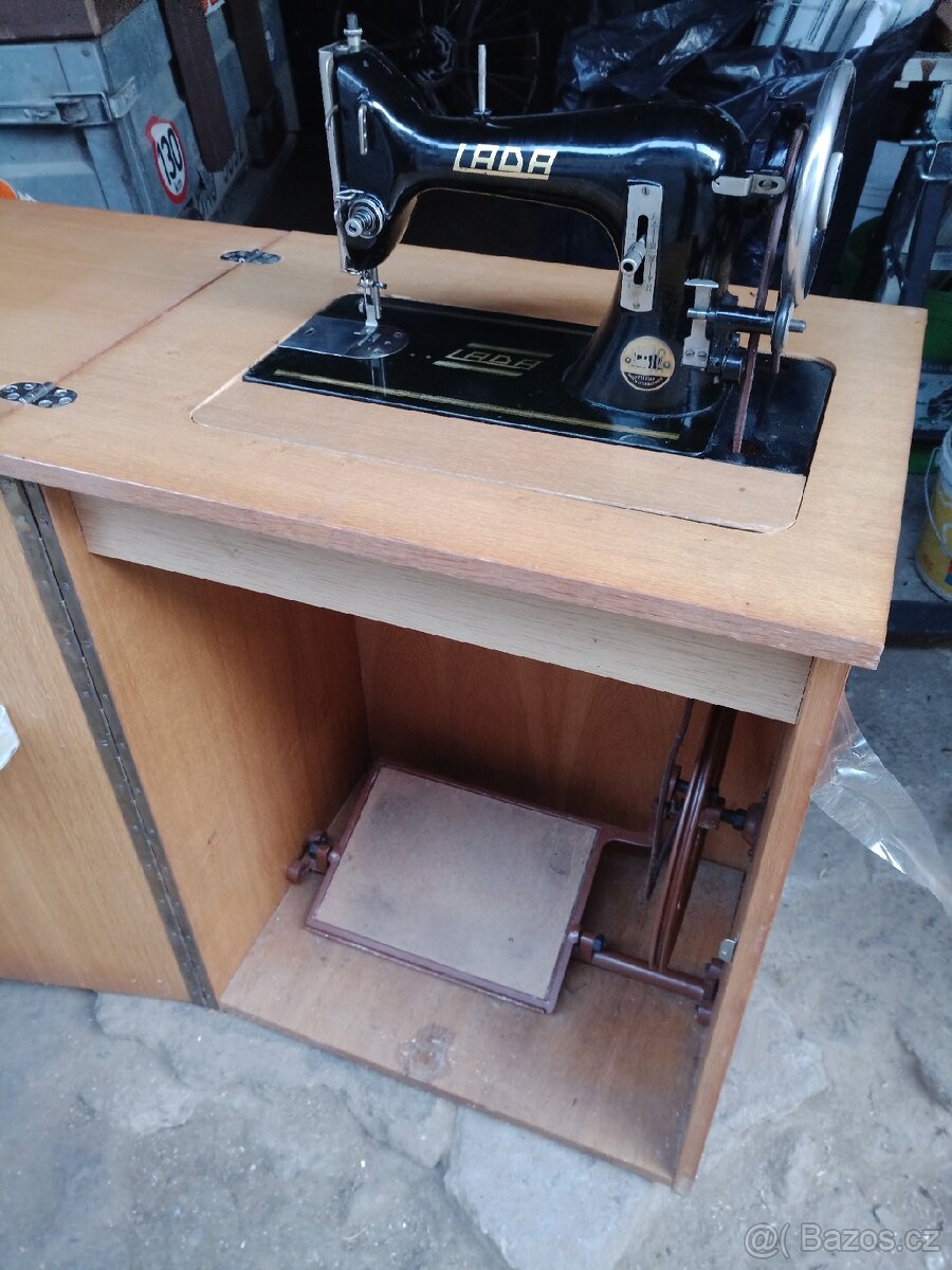 Šicí stroj Lada 77 - 3
