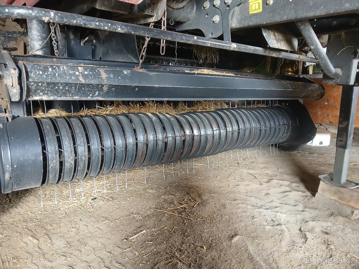 LIS na kulaté balíky CASE RB 454 s řezáním - 3