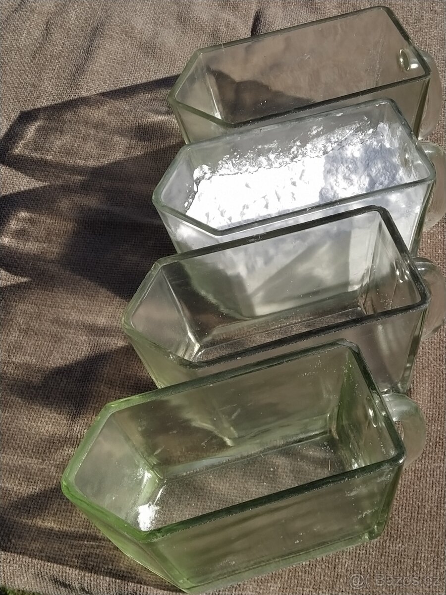 Prodám nepoškozené 4 skleněné obdélníkové nádoby s uchem - 3