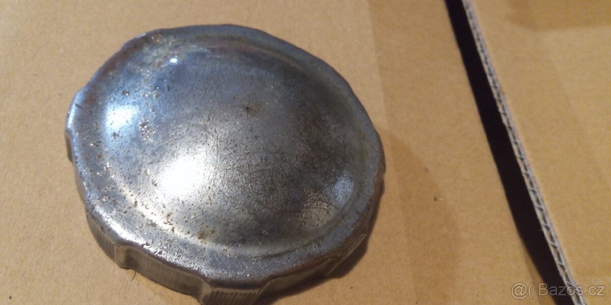 Víčko nádrže Jawa Pérák Zbrojovka, Janeček rádlované - 3