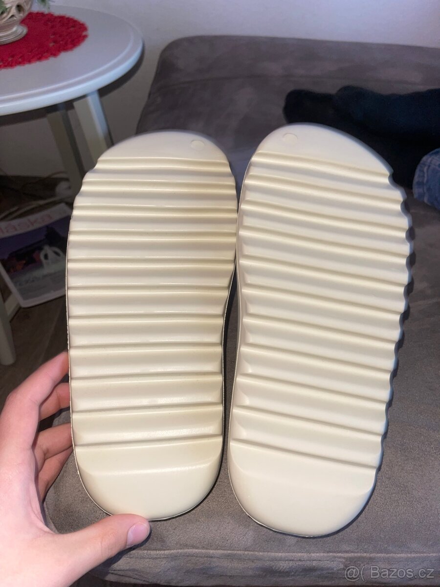 Adidas yeezy slides, vel 46 - 3