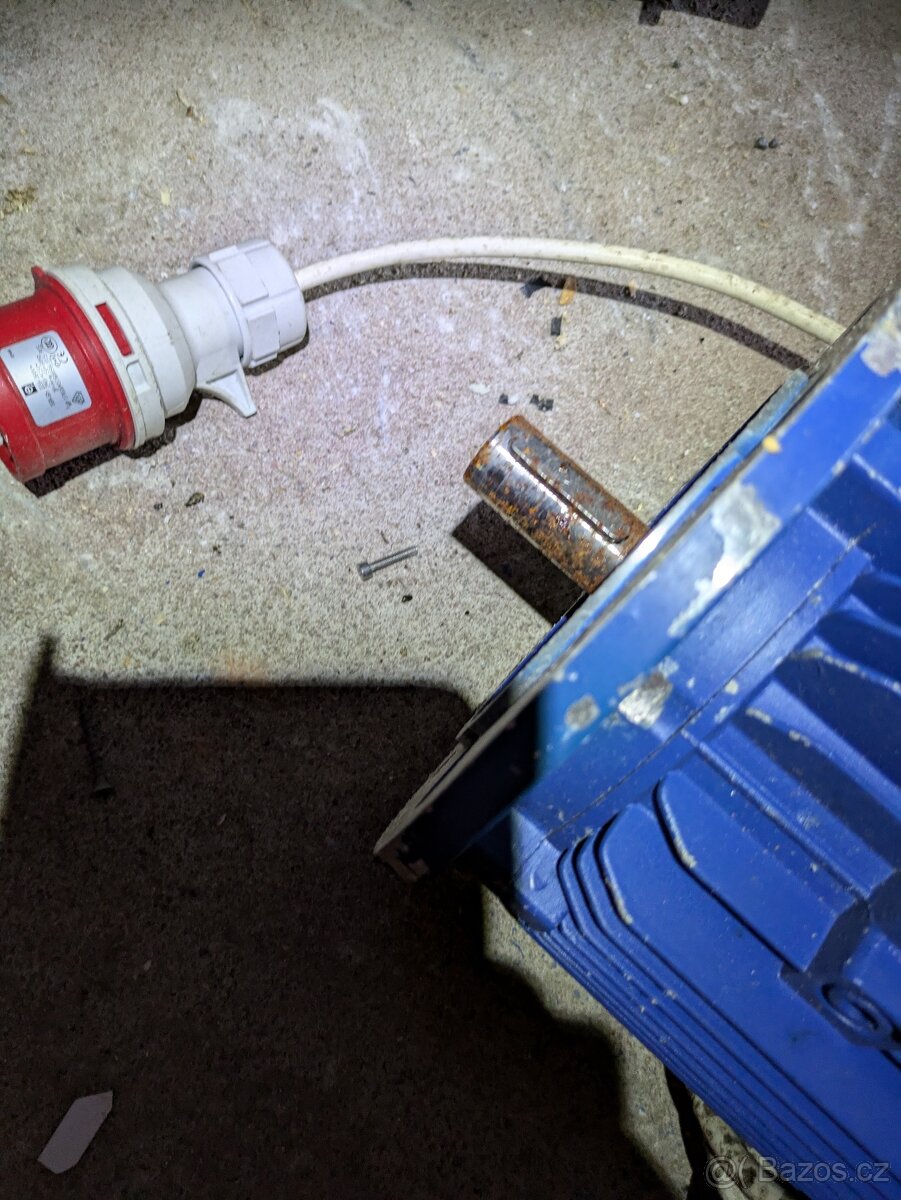 třífázový elektromotor - 3