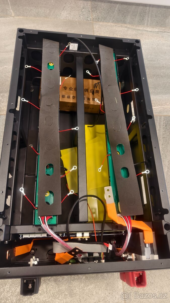 LiFePO4 bateriový box s nejnovější BMS JK V19 - 3