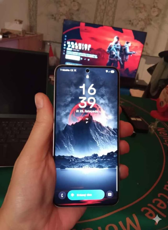 Samsung Galaxy s25 (použitý jako nový) - 3