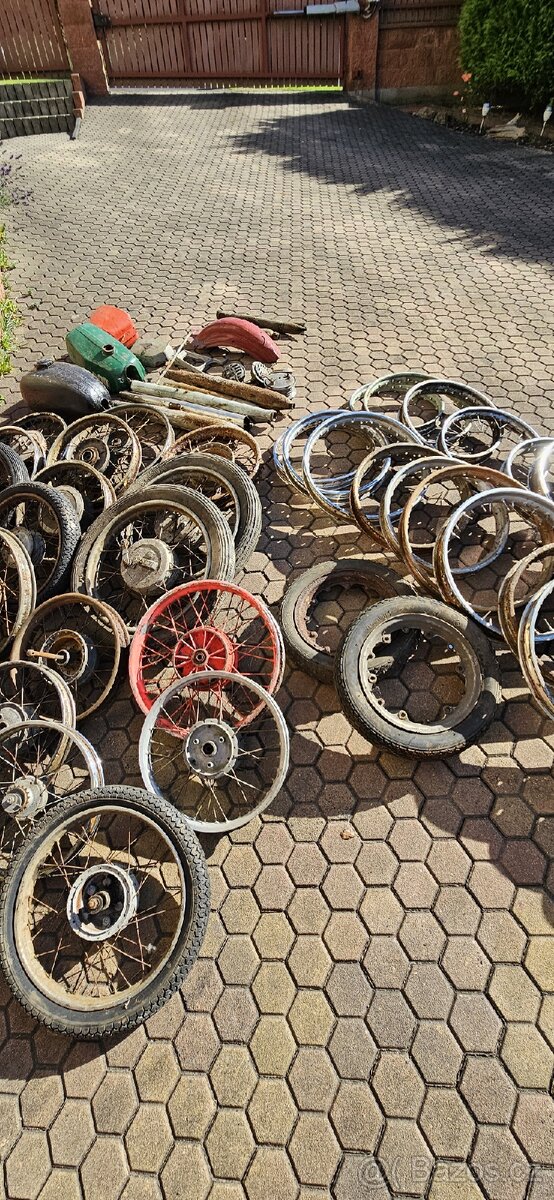 Kola nádrž výfuk blatník Jawa ČZ - 3