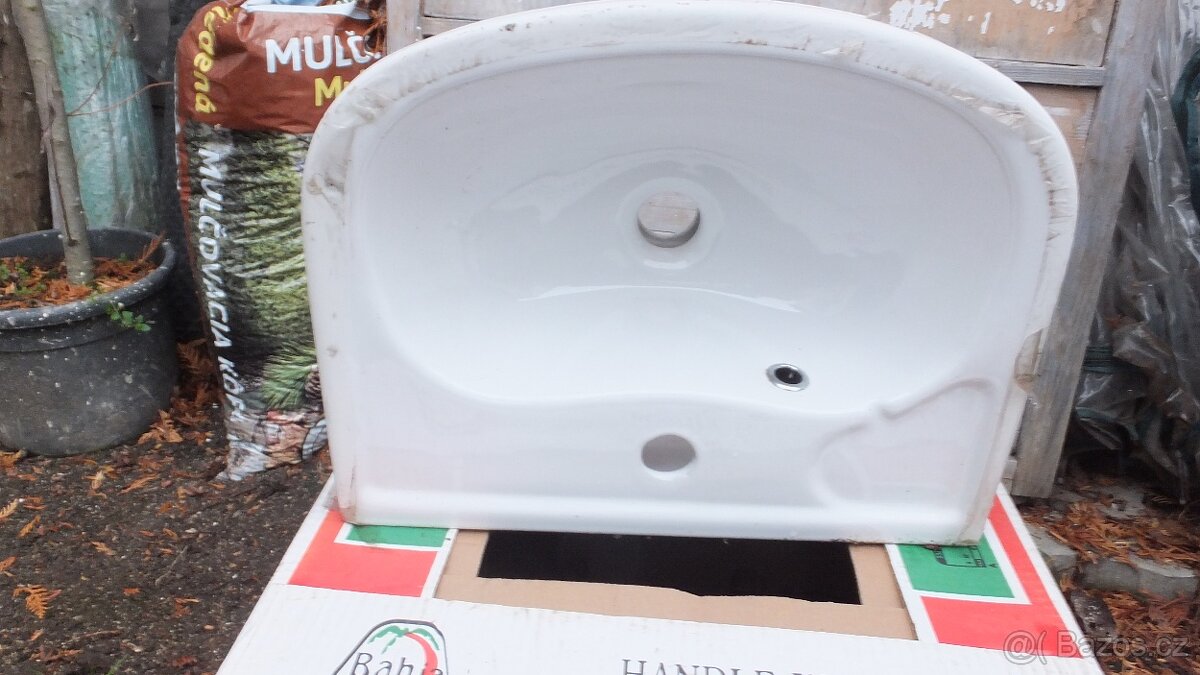 UMYVADLO a skřínka na špinavé prádlo - 3