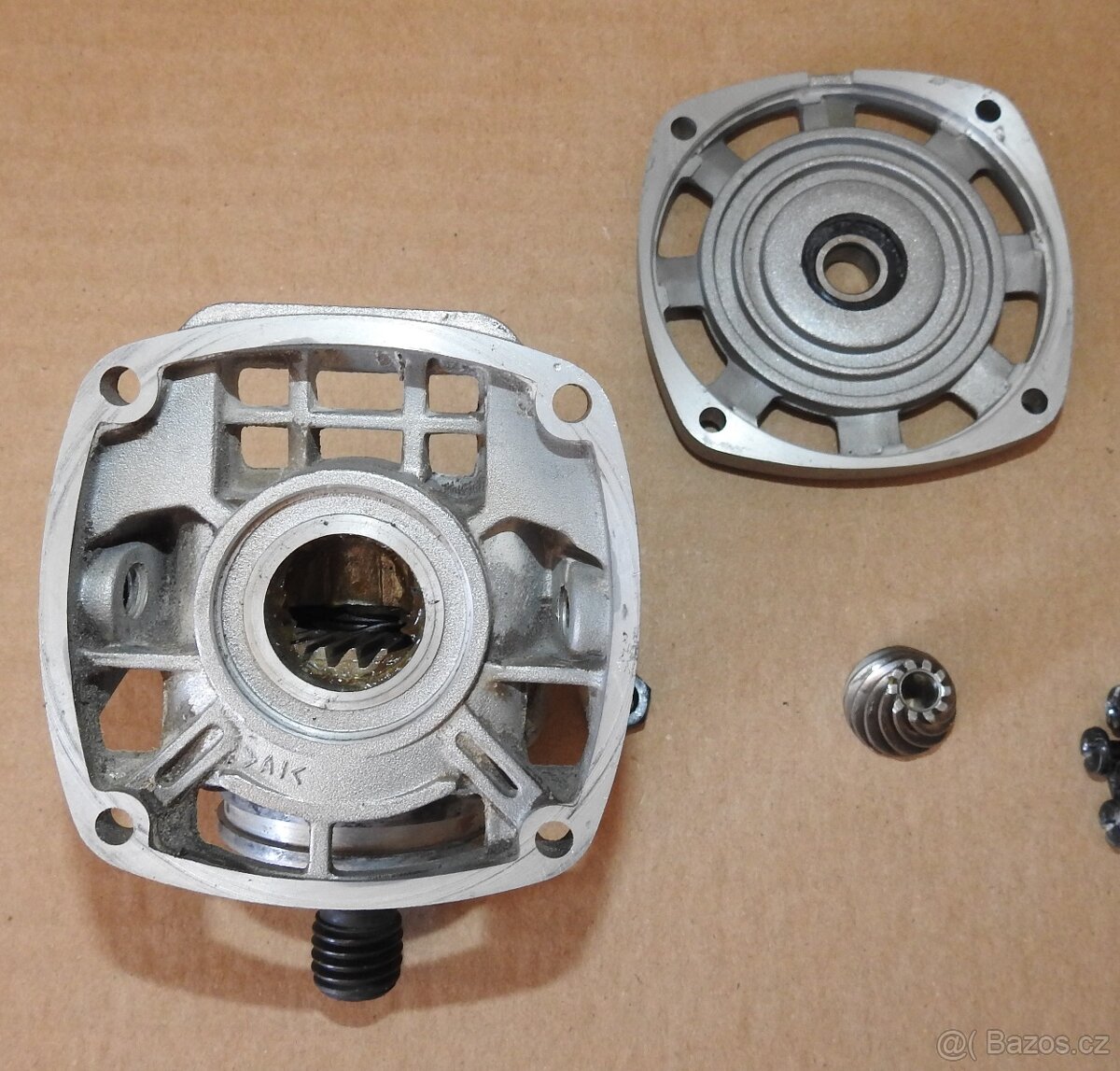 Bruska úhlová MAKITA 9555 NB 125 mm 710W - 3