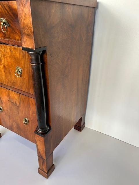 Malá komoda biedermeier okolo roku 1820. - 3