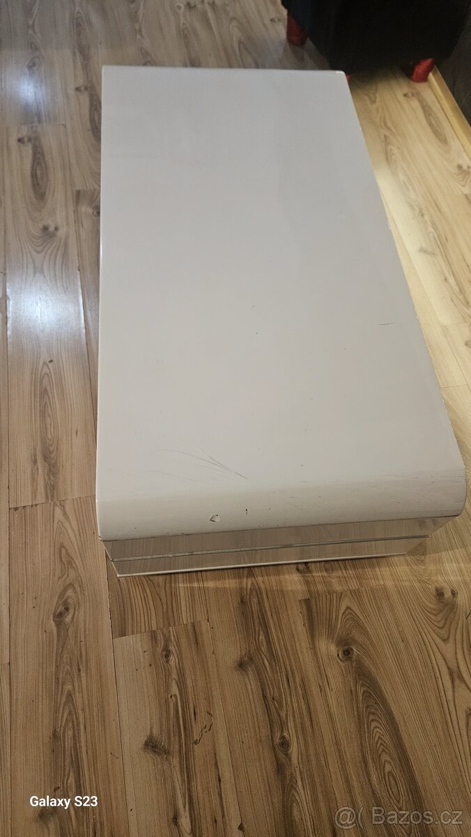 Konferencni stolek - 3