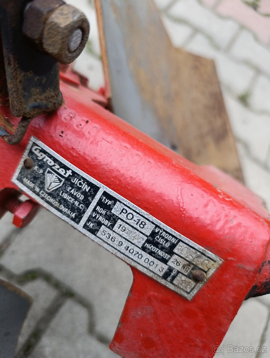 Prodám pluh obracák k Tera Vari systém - 3