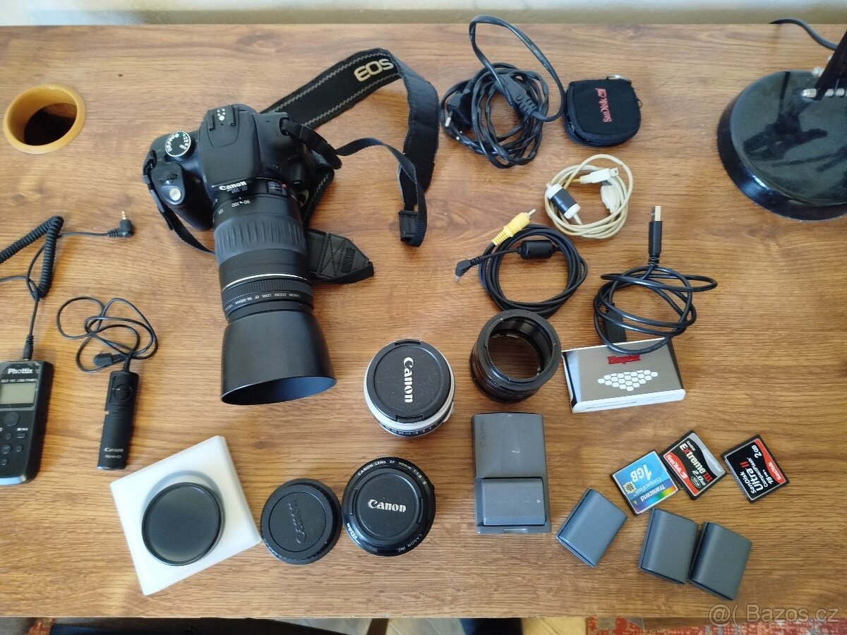 EOS350d s příslušenstvím a brašnou - 3