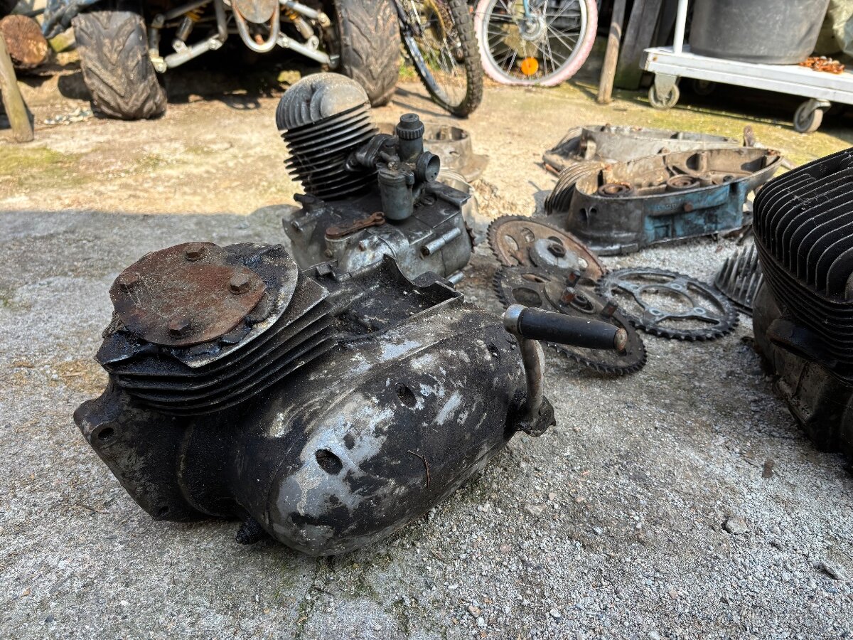 Díly Jawa CZ Manet - 3