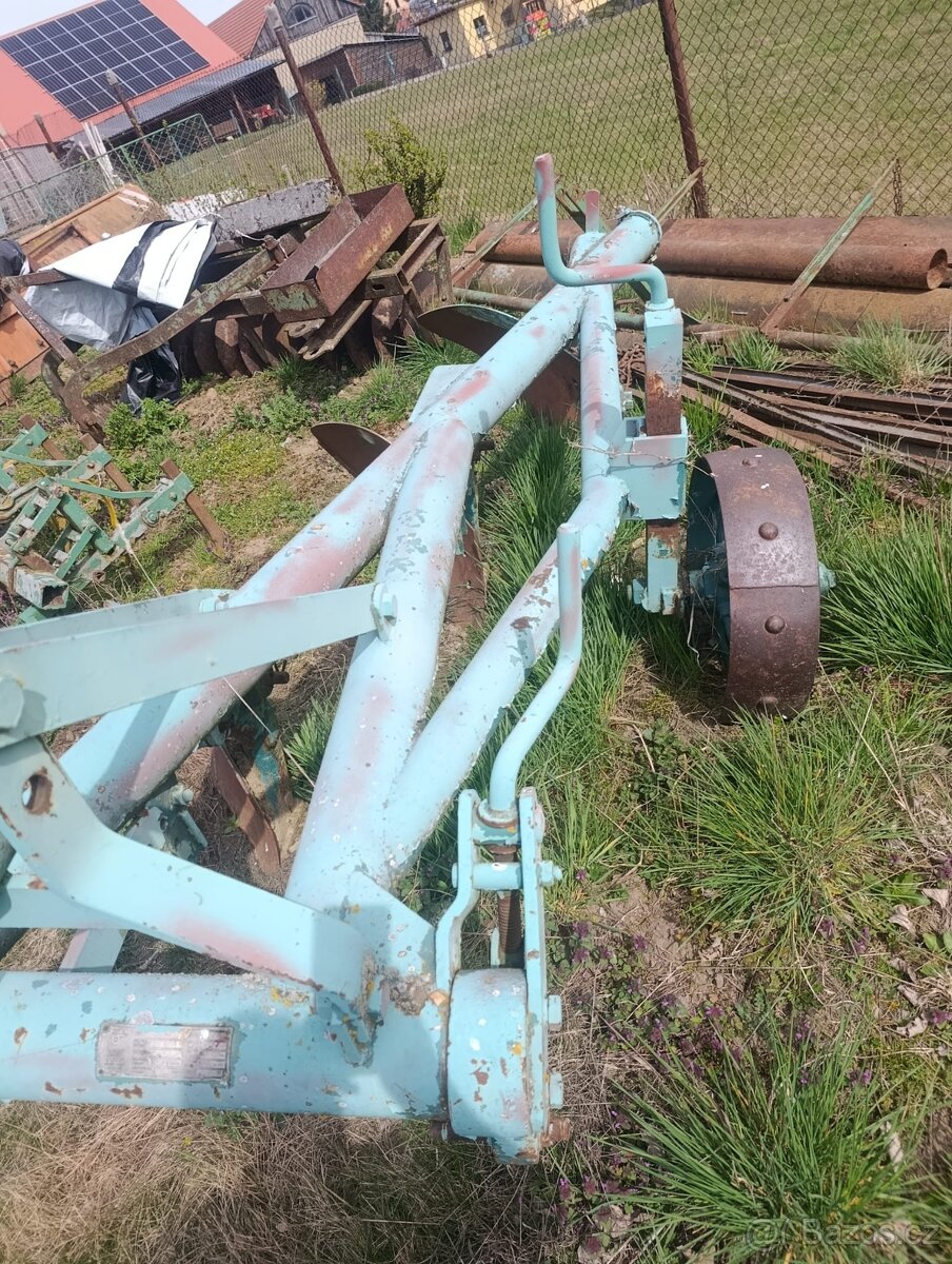 Pluh se třemi radlicemi - 3