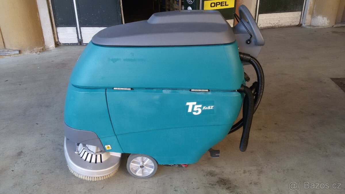 Podlahový mycí stroj Tennant T5 Disk 70 s vlastním pojezdem - 3