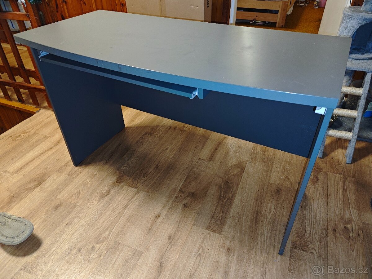 Prodám psací - herní stůl 400kč - 3