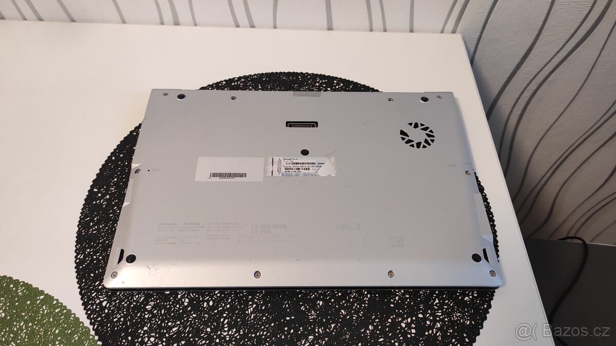 FUJITSU Lifebook U722 - 3