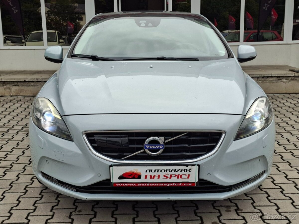 VOLVO V40 2.0D3 110kW AUT -1.MAJITEL - 3
