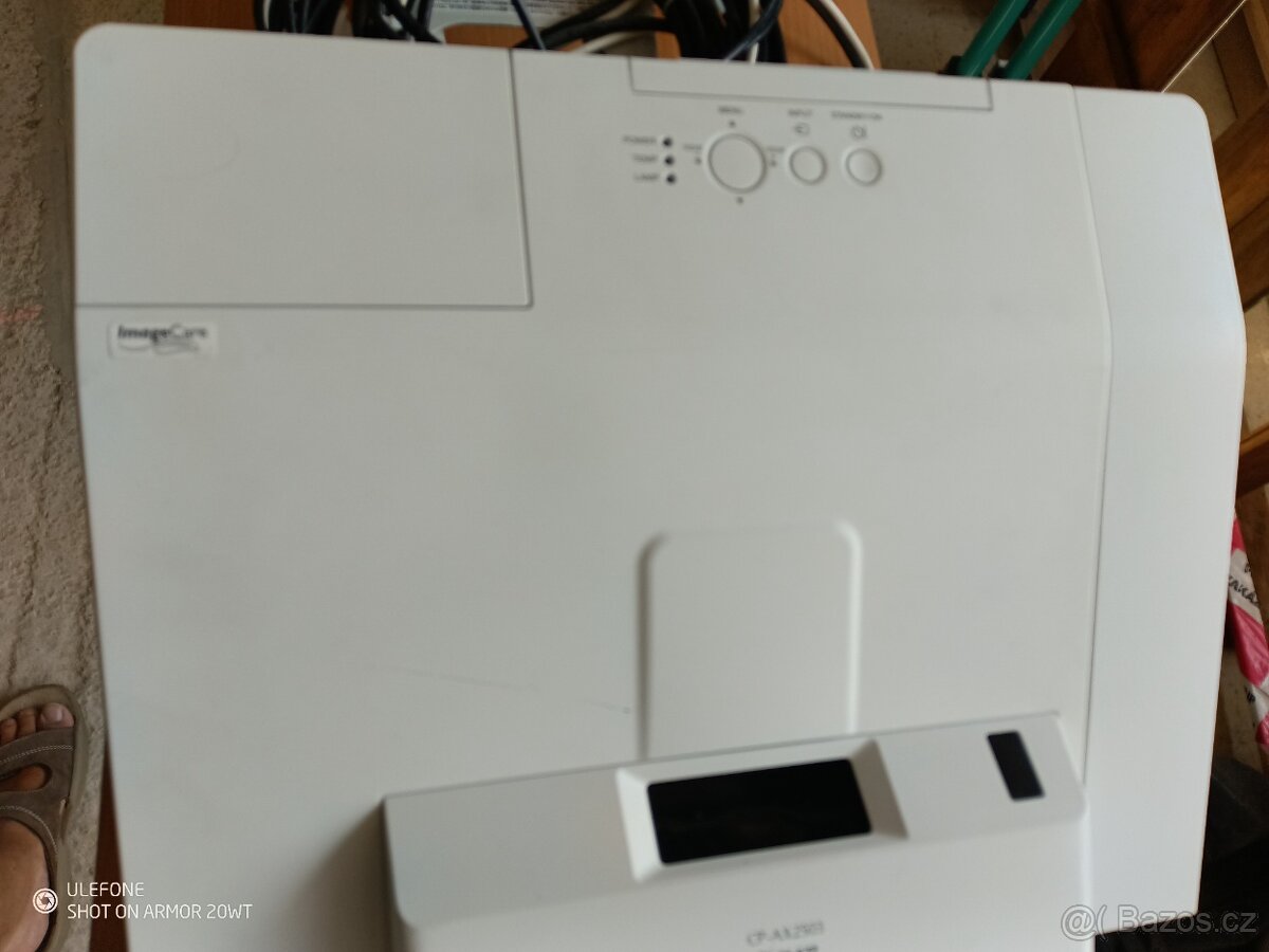 HITACHI PROJEKTOR - 3