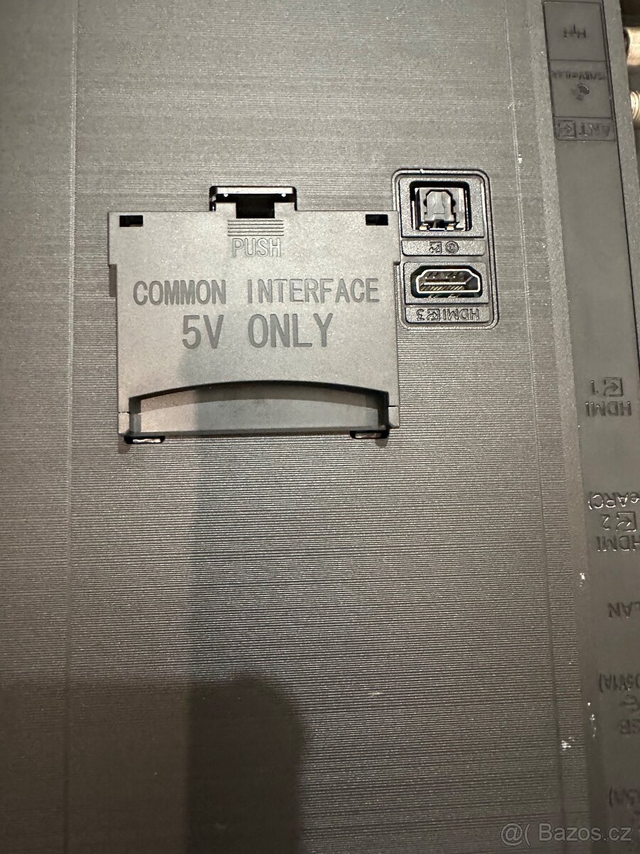 50" Samsung UE50AU8072 - 3