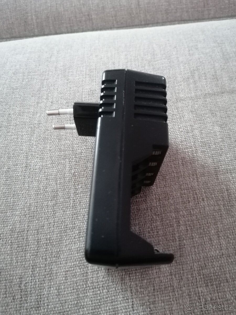 Nabíječka AA, AAA, 9V BATERIÍ - 3