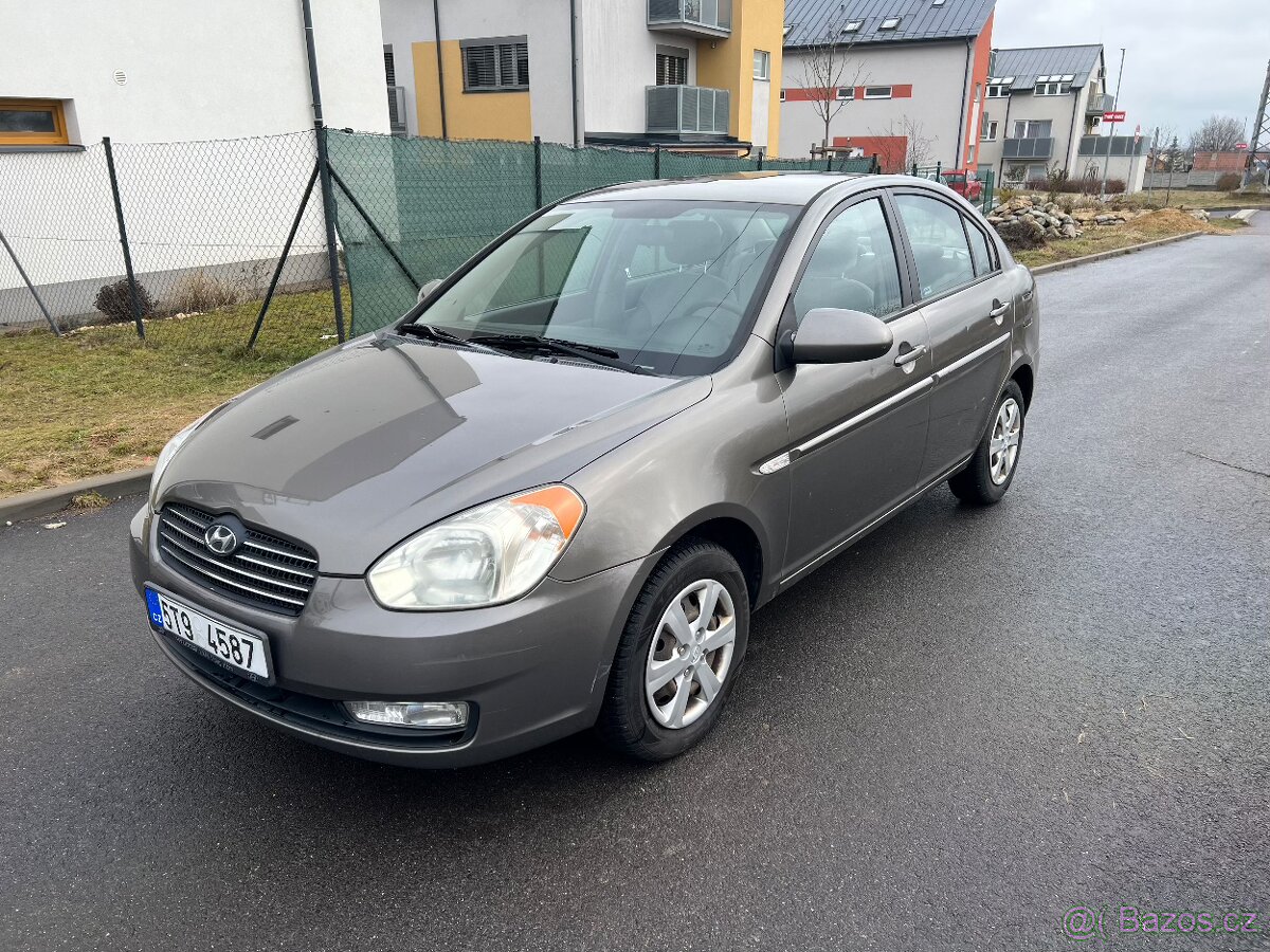 Hyundai Accent - 3