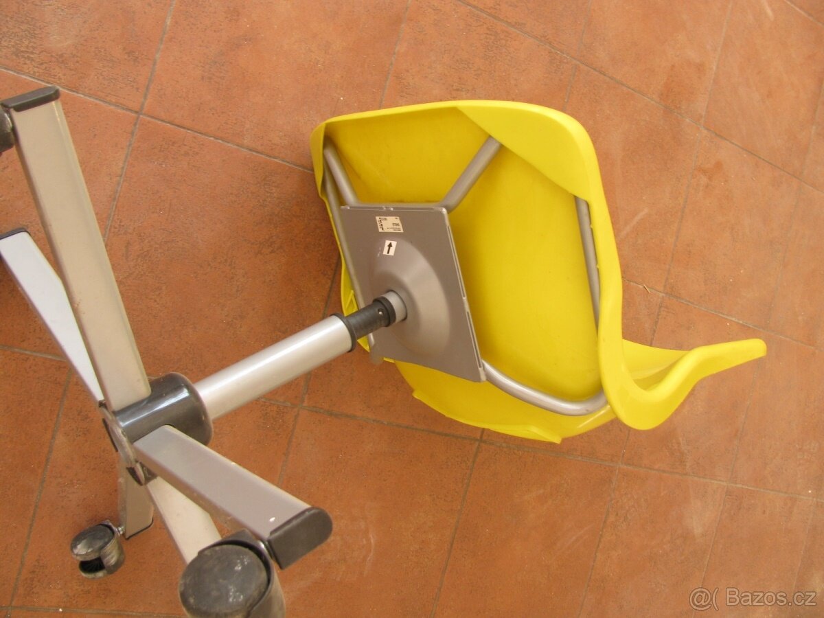 Bakelitova židle - 3