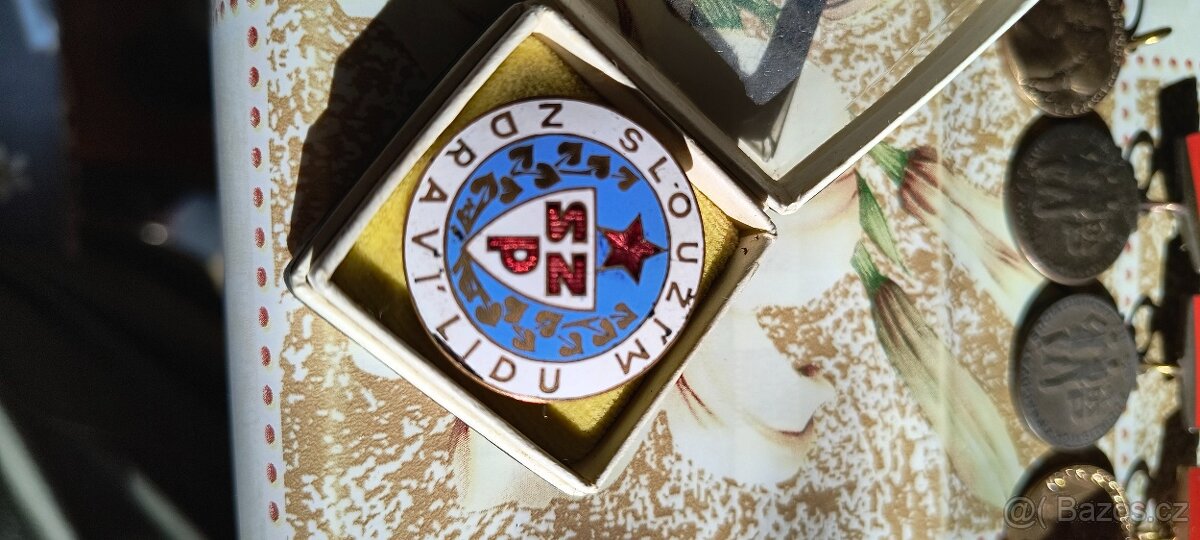 ODZNAKY A VYZNAMENANI - 3