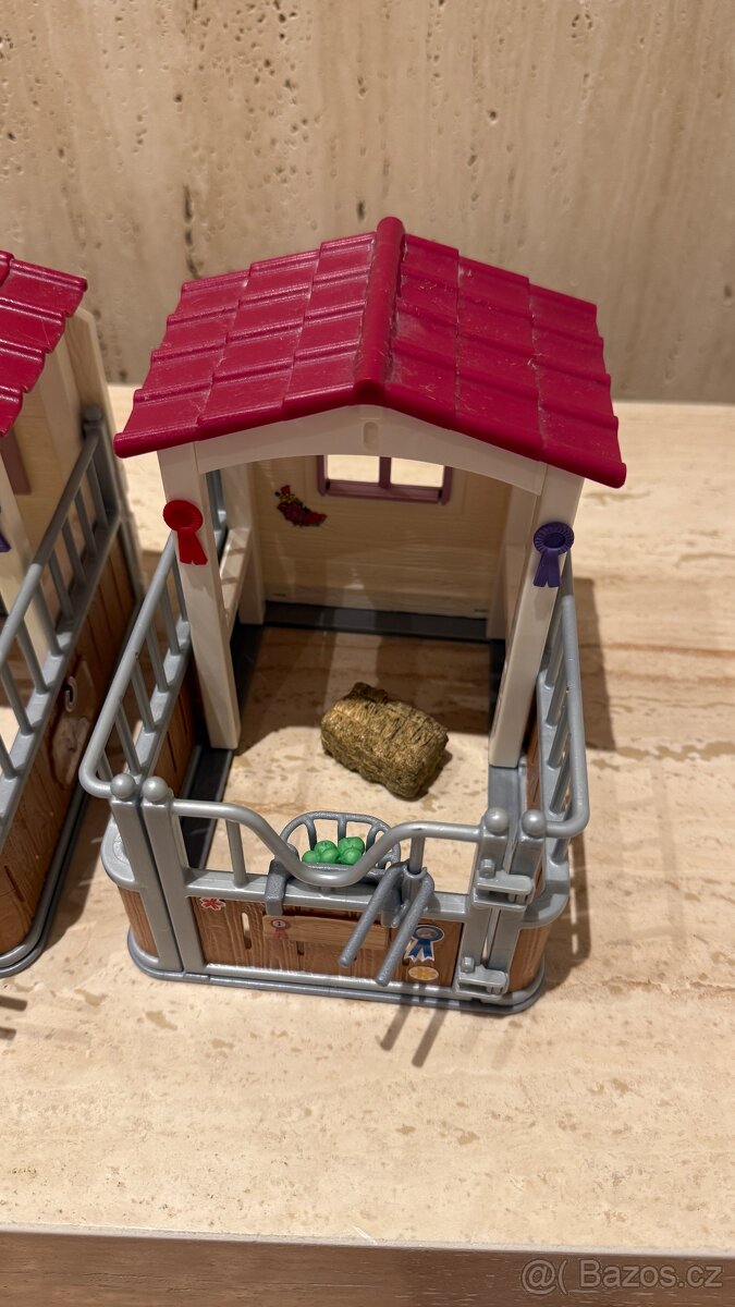 Dvě stáje Schleich - 3