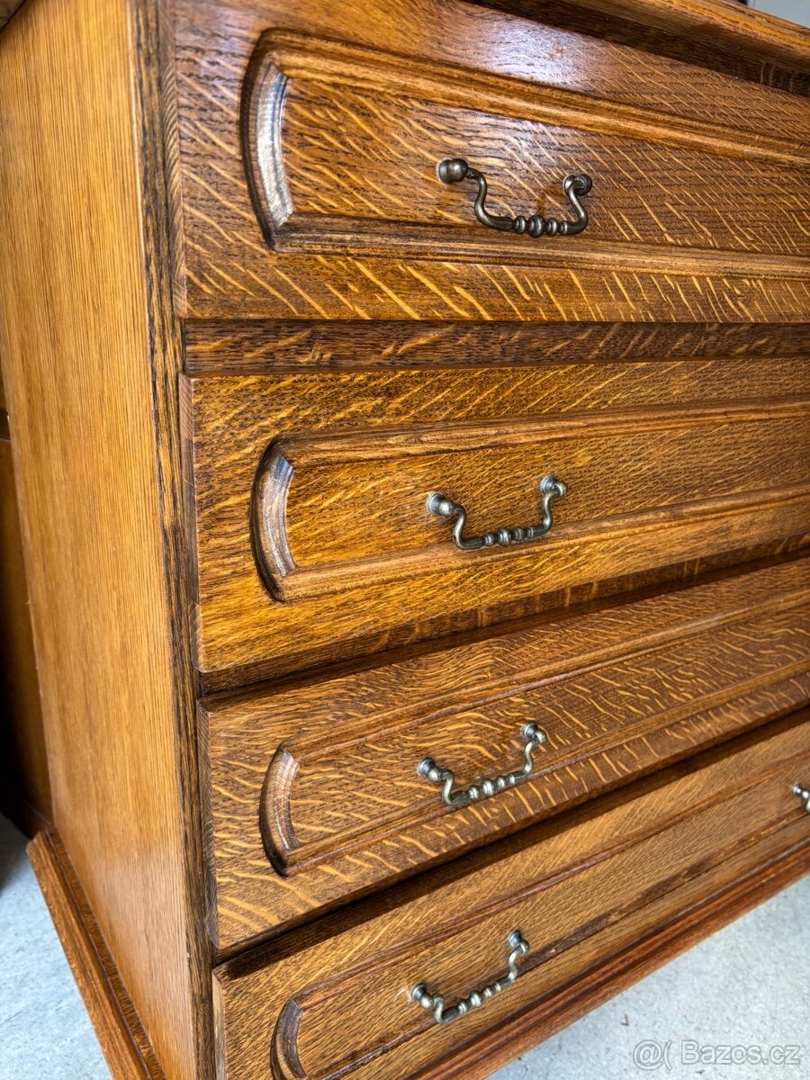 Masivní šuplíková komoda - 3