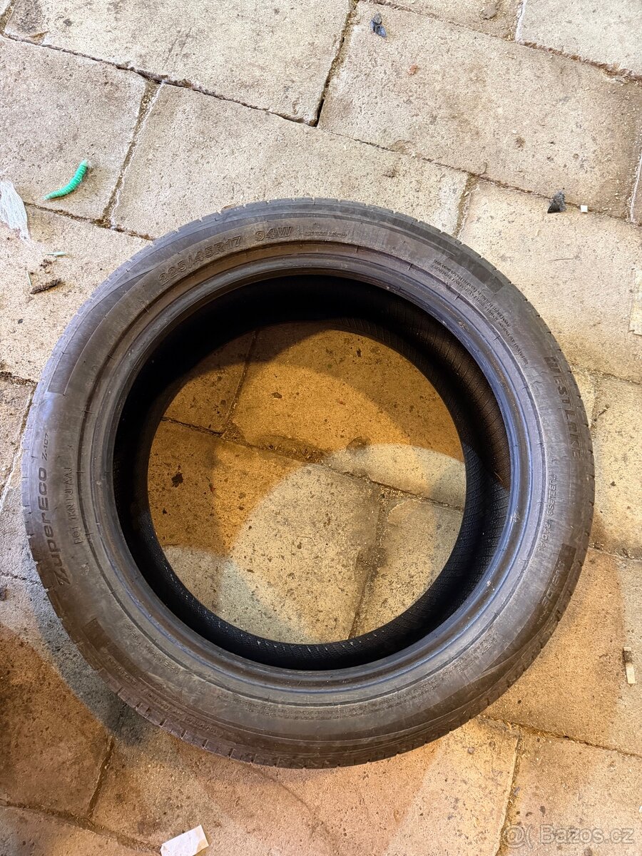 225/45 R17 - 3