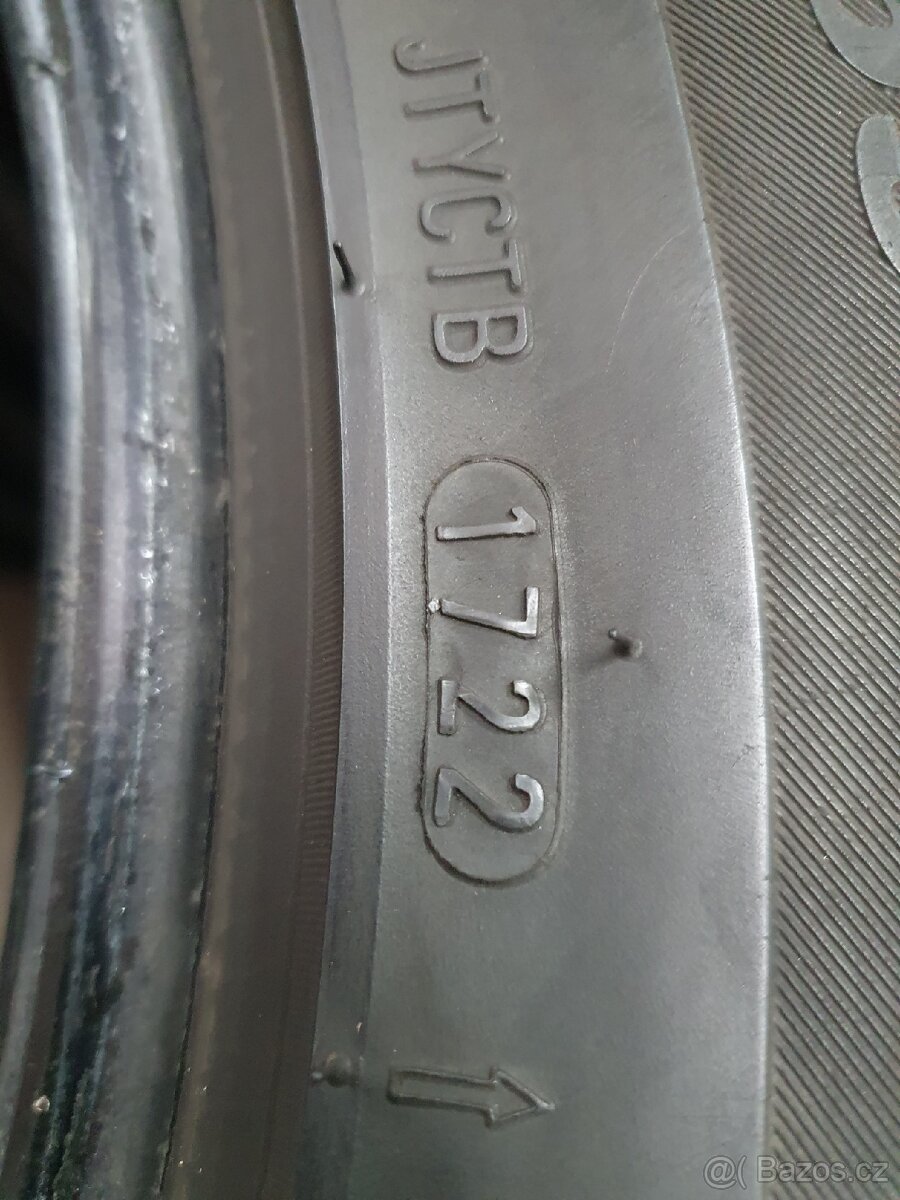 235/55 r19 zimni sada Kumho 5mm - 3