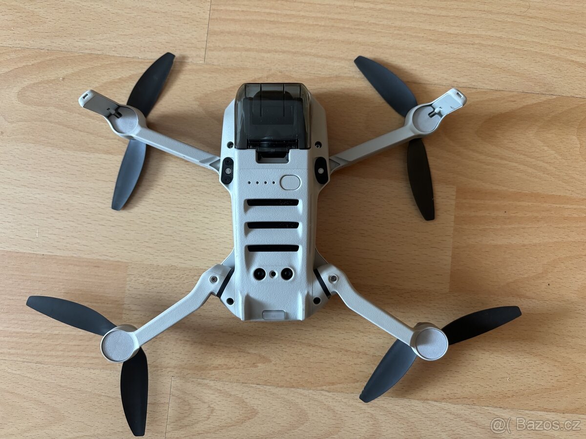 Dron DJI Mini 2 Fly More Combo - 3