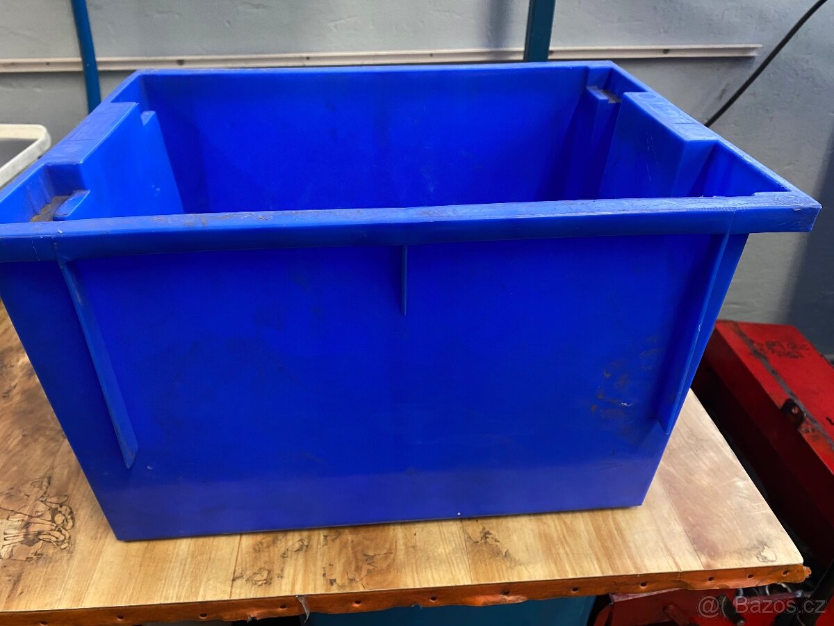 PLASTOVÉ PŘEPRAVKY , STOHOVATELNÉ - 3