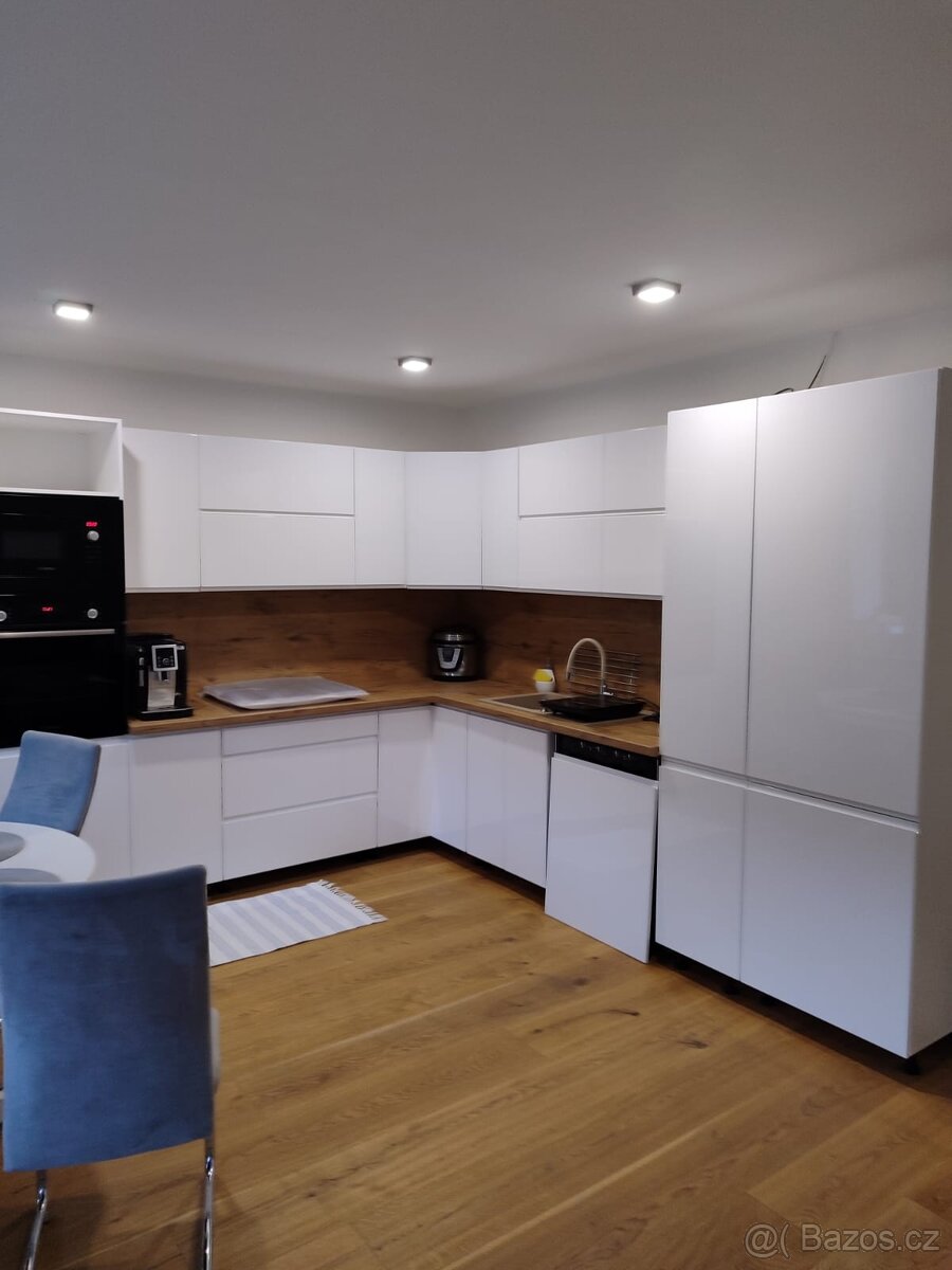 Vzorková kuchyňská sestava bezúchytková Aspen BÍLÁ - 3