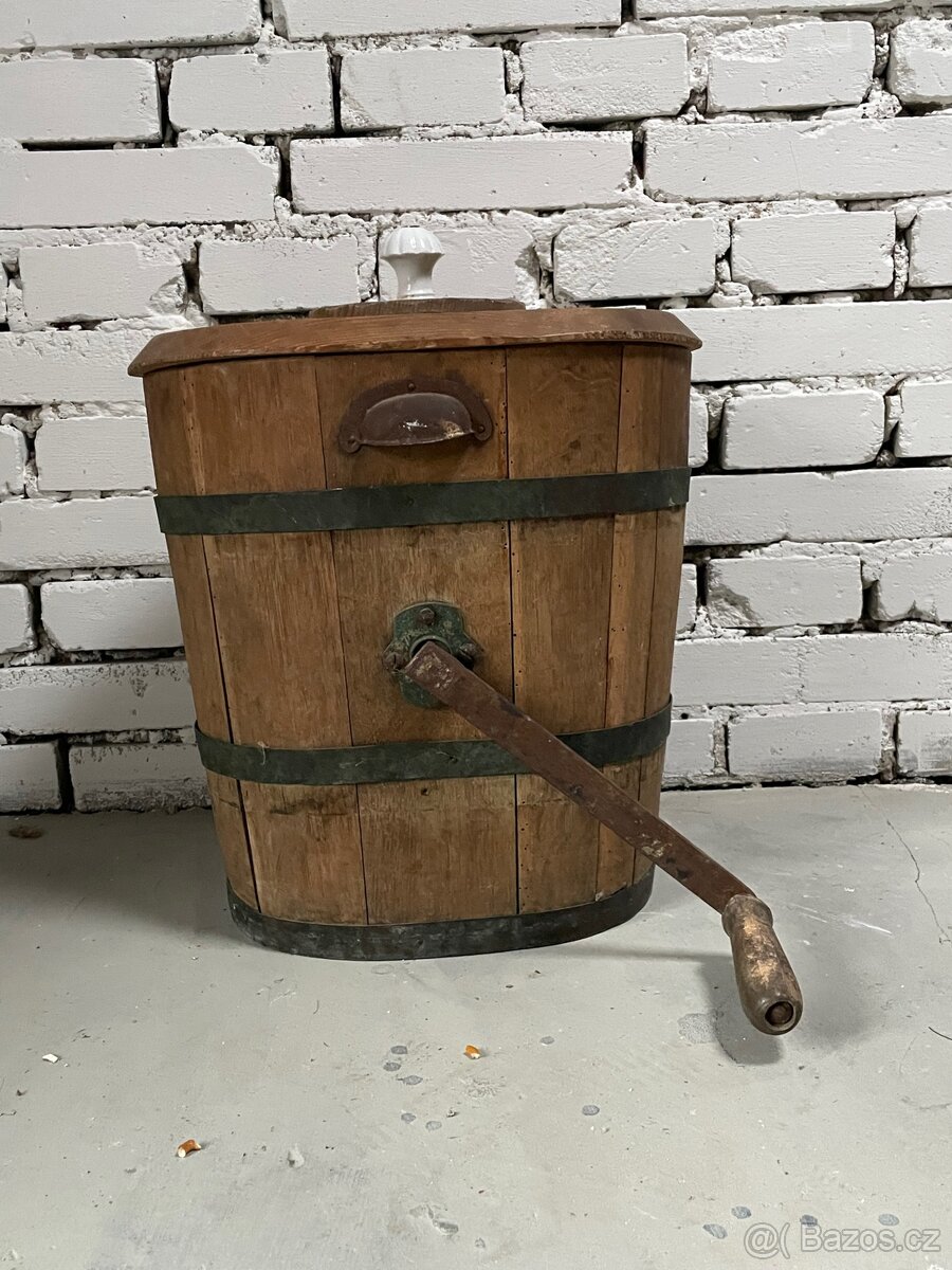 historický dřevěný máselník - 3