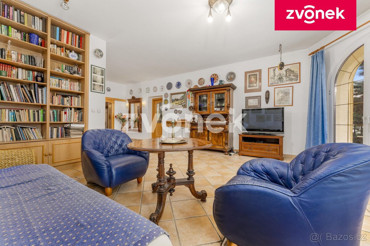 Rodinný dům 4+1 s garáží a bazénem, Pozlovice - 3