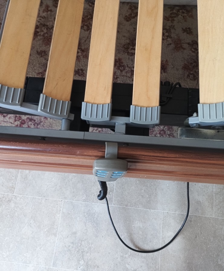 Elektrická polohovací postel + hrazda + matrace + potah - 3