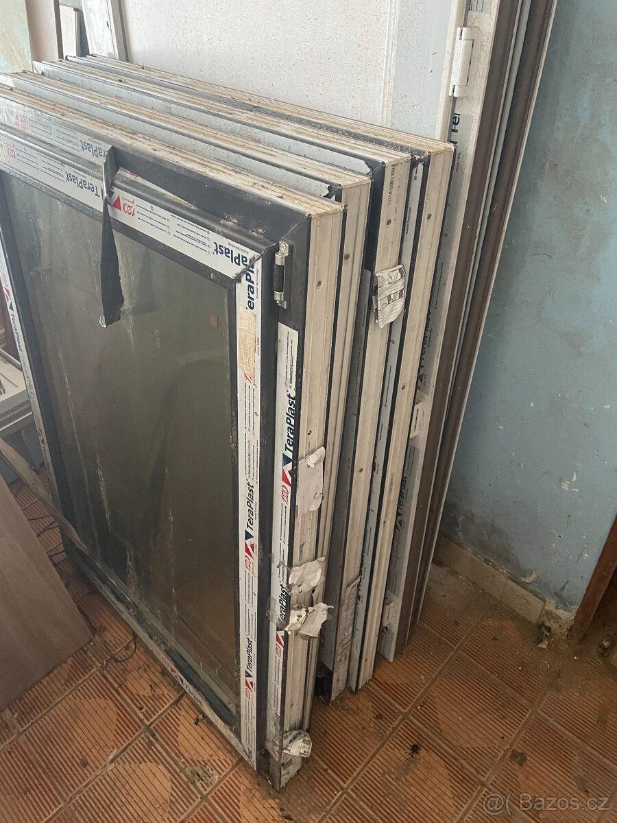 plasova okna 60 x 120 cm nová - 3