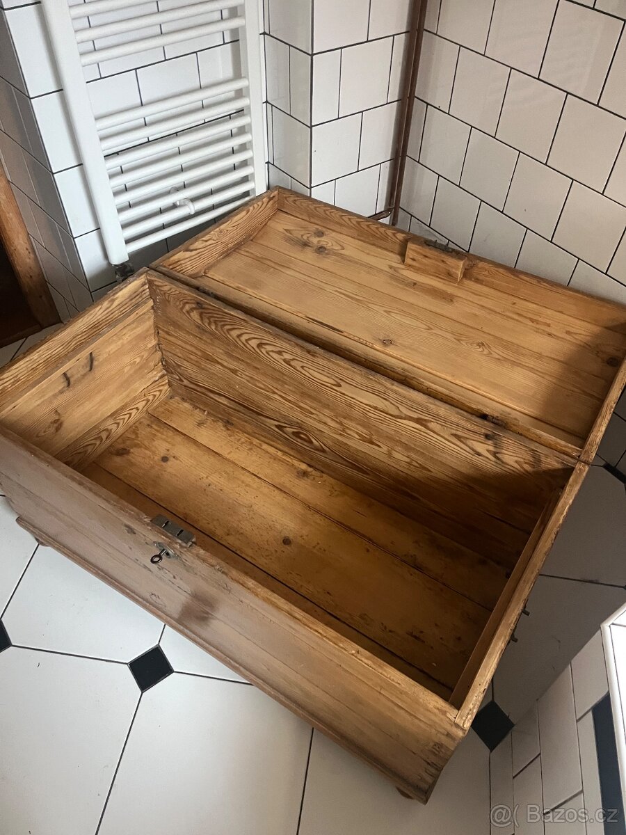 Stará dřevěná truhla – selský nábytek - 3