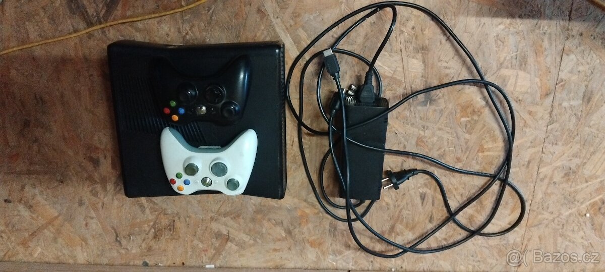 Xbox 360 slim 2 ovladače - 3